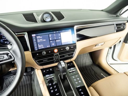 Certified 2024 Porsche Macan AWD/4WD image 13