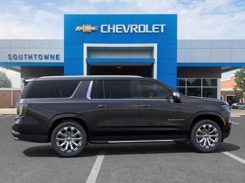 New 2025 Chevrolet Suburban Premier image 29