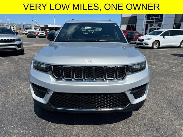 Certified 2025 Jeep Grand Cherokee Laredo X w/ Luxury Tech Group I AWD/4WD image 2