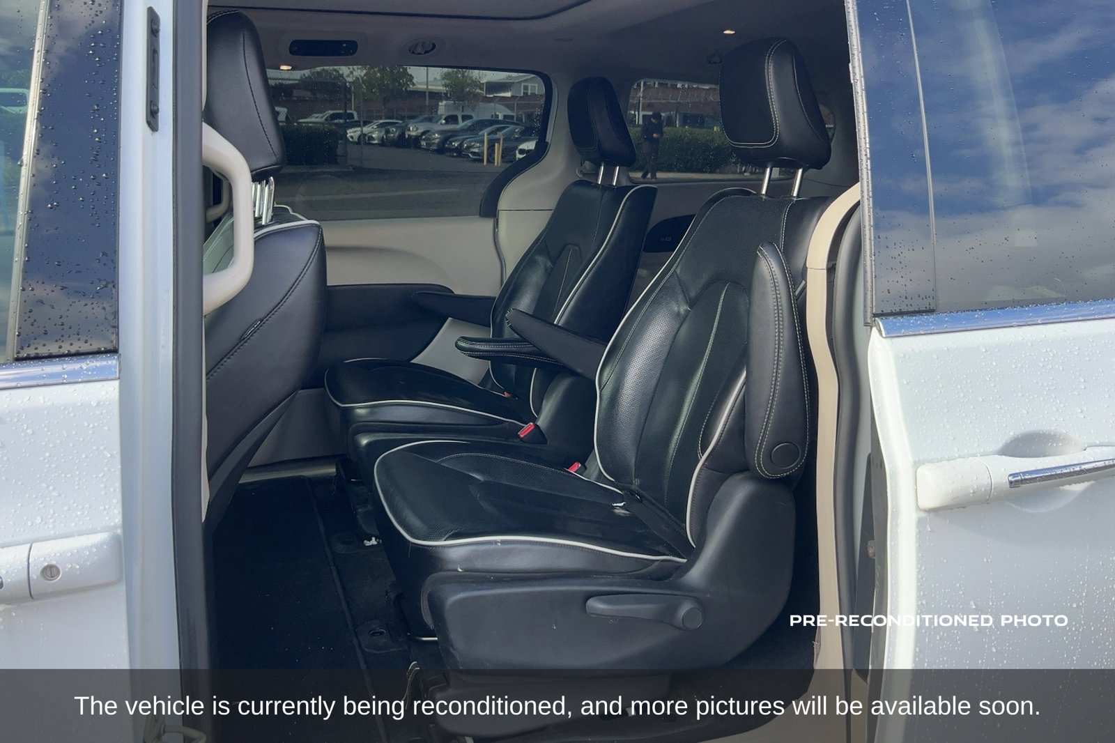 Used 2022 Chrysler Pacifica Limited FWD image 12