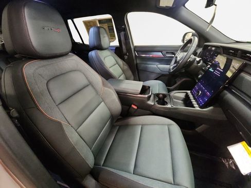 Certified 2026 GMC Terrain AT4 w/ Convenience Package III AWD/4WD image 27