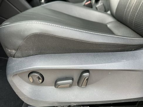 Used 2023 Volkswagen Tiguan SE R-Line image 13