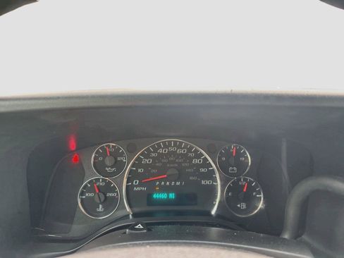 Used 2025 Chevrolet Express 3500 Extended w/ Driver Convenience Package RWD image 9