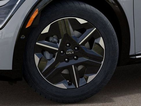 New 2025 Kia EV6 Wind image 9