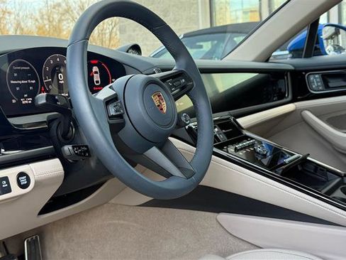 Used 2025 Porsche Panamera 4 image 17