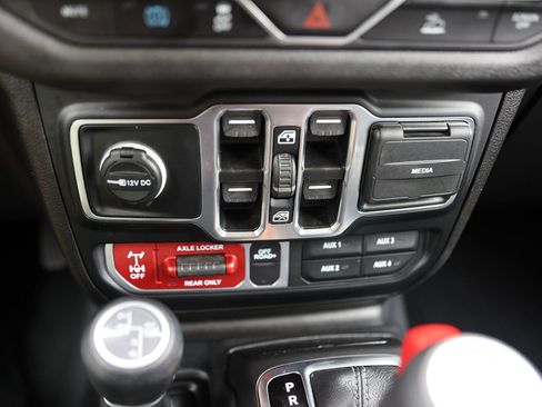 Used 2024 Jeep Wrangler Unlimited AWD/4WD image 29