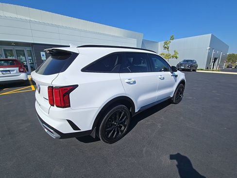 Used 2021 Kia Sorento SX image 3