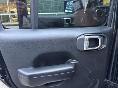 Used 2018 Jeep Wrangler Unlimited Sport S image 28