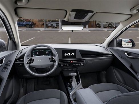 Certified 2025 Kia Niro LX image 14