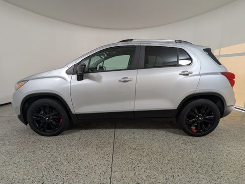 Used 2018 Chevrolet Trax LT w/ Redline Edition FWD image 4