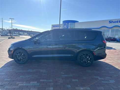 Used 2023 Chrysler Pacifica Limited w/ S Appearance Package image 33