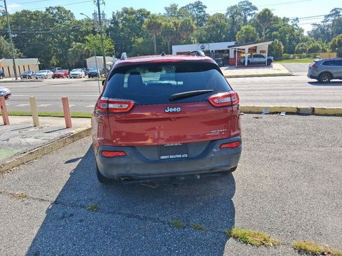 Used 2015 Jeep Cherokee Sport w/ Sport Appearance Group FWD image 4