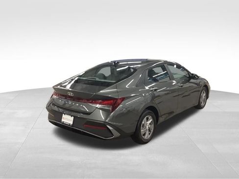 Used 2024 Hyundai Elantra SE FWD image 24