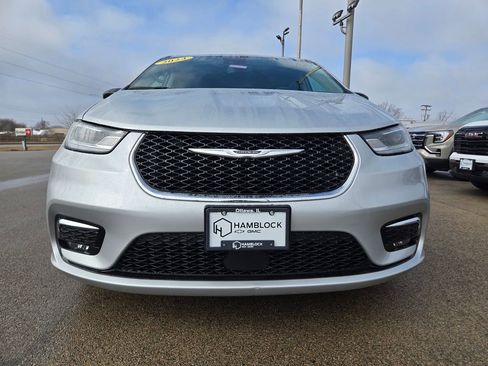 Used 2024 Chrysler Pacifica Touring-L image 43