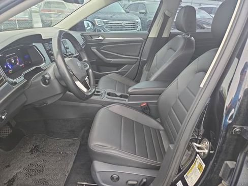 Certified 2022 Volkswagen Jetta SE w/ Panoramic Sunroof Package image 10