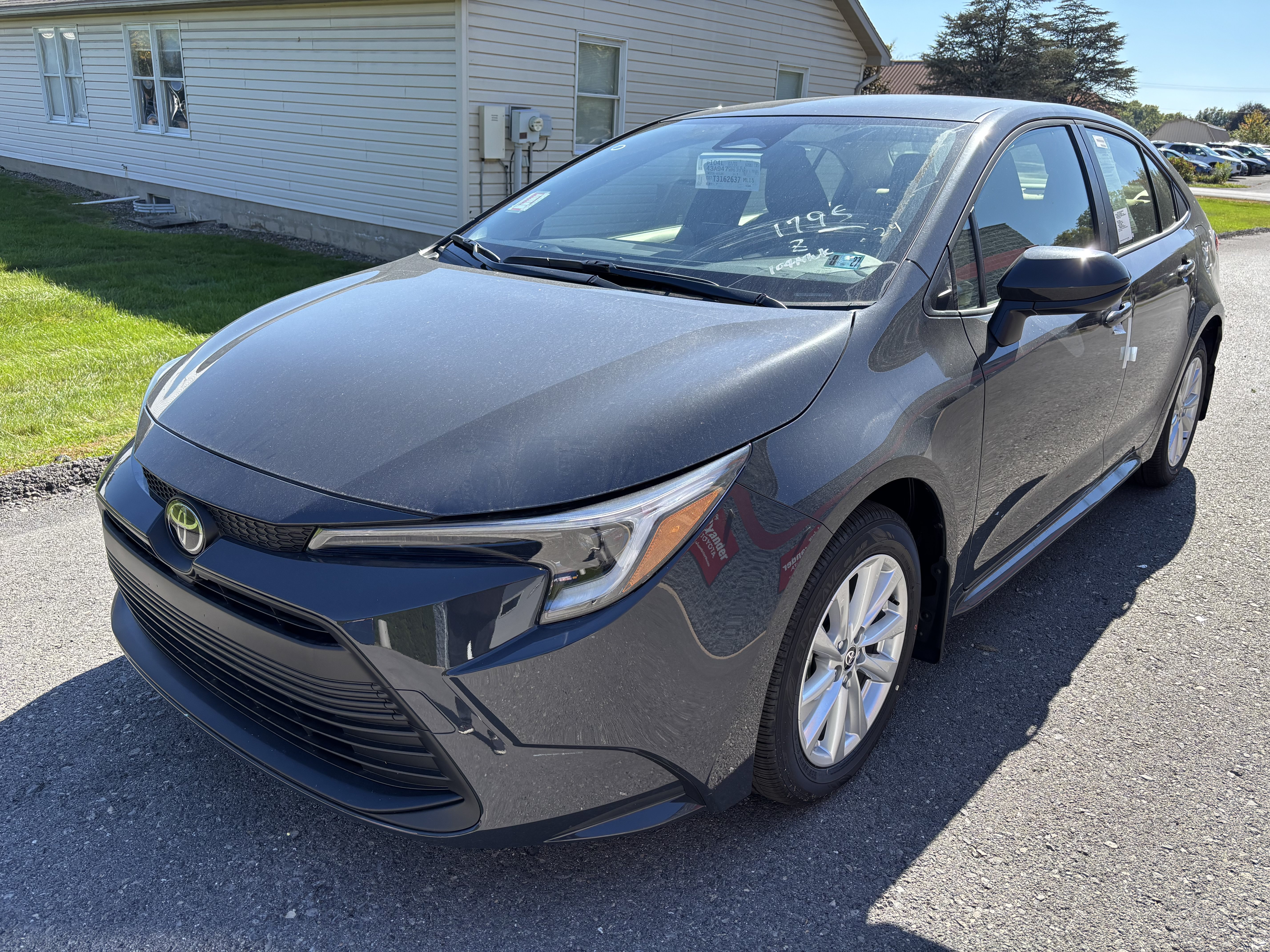 Used 2026 Toyota Corolla LE w/ LE Premium Package FWD image 8