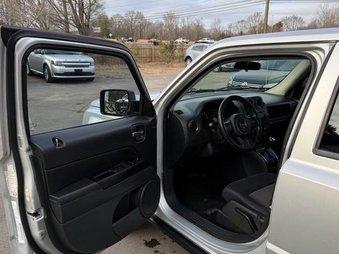 Used 2011 Jeep Patriot Latitude image 11