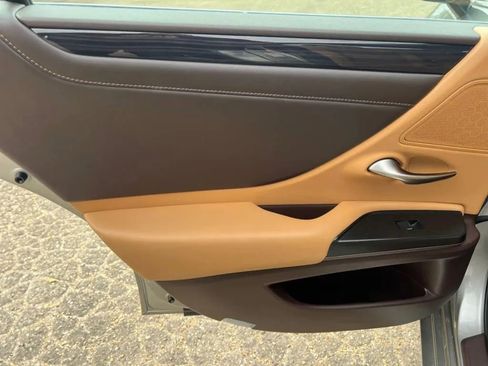 Used 2019 Lexus ES 350 w/ Premium Package FWD image 23