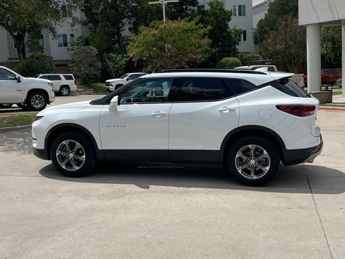 Used 2024 Chevrolet Blazer LT w/ Convenience Package FWD image 3