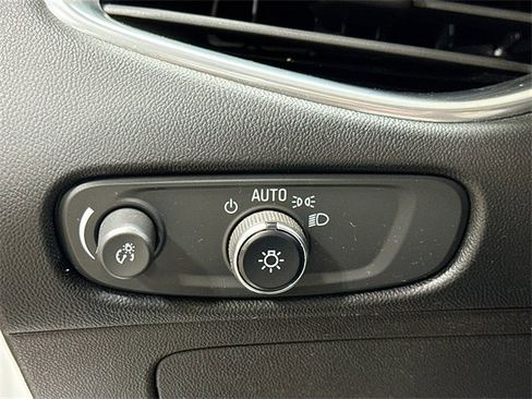 Used 2021 Chevrolet Malibu LT image 9