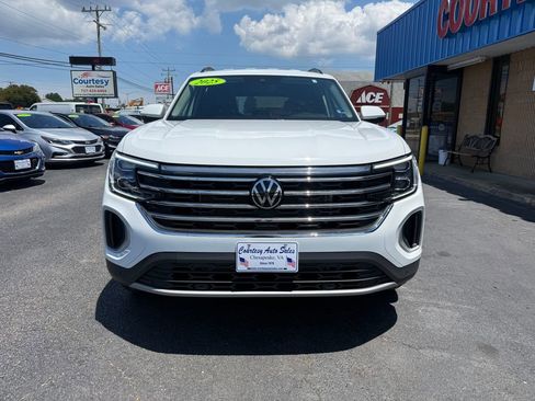 Used 2025 Volkswagen Atlas SE AWD/4WD image 2