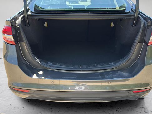 Used 2018 Ford Fusion SE FWD image 21