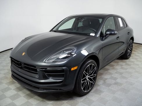 Certified 2025 Porsche Macan image 1