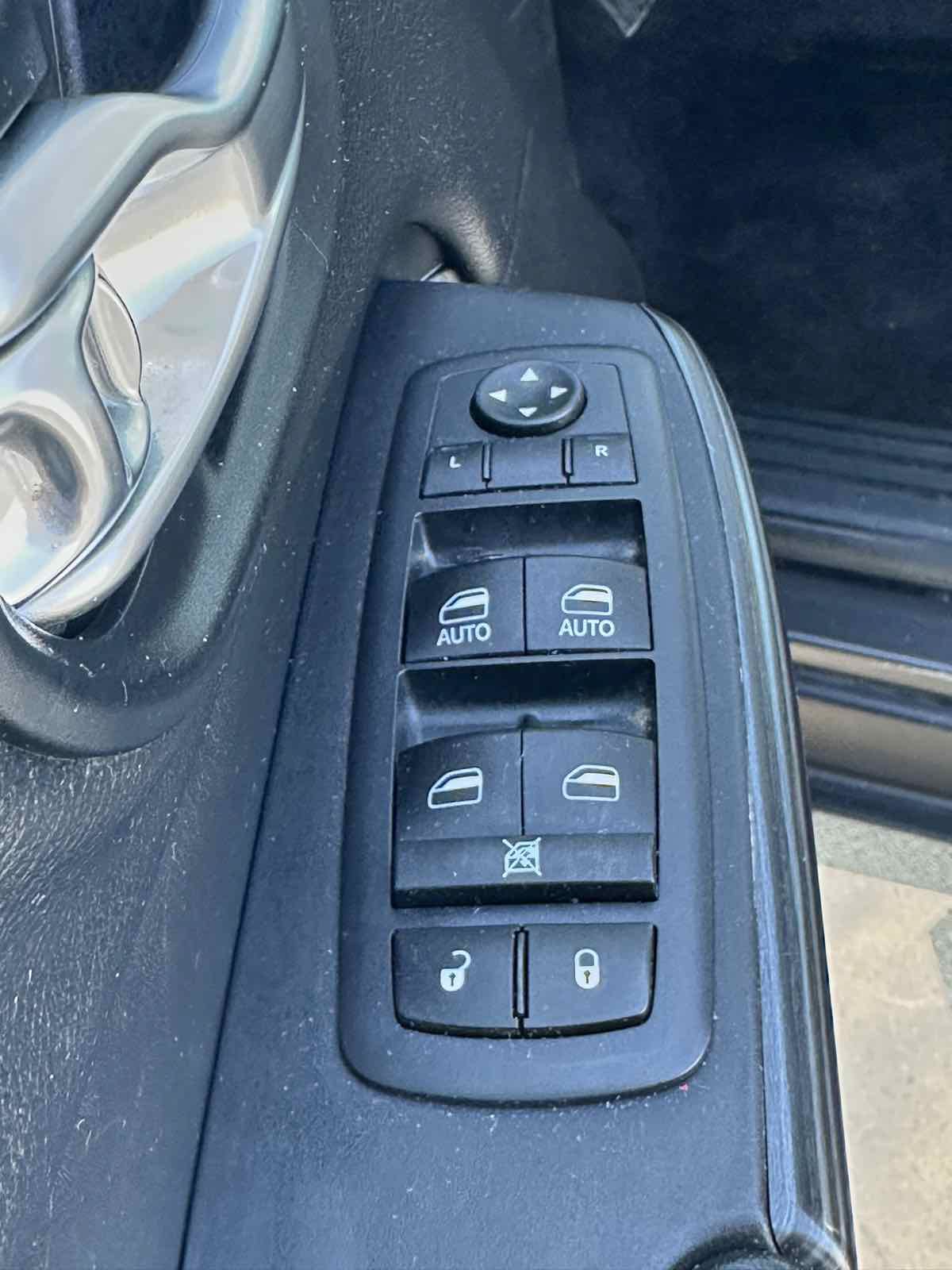 Used 2017 Jeep Cherokee Limited AWD/4WD image 26