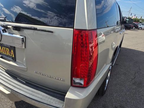 Used 2009 Cadillac Escalade ESV AWD image 21