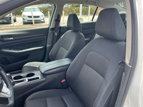 Used 2025 Nissan Altima 2.5 SV FWD image 37