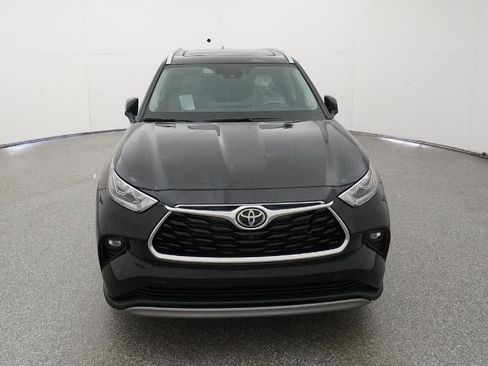 New 2026 Toyota Highlander Platinum image 15