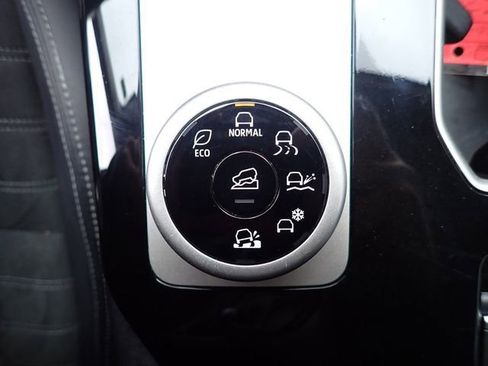 Used 2025 Mitsubishi Outlander SE image 24