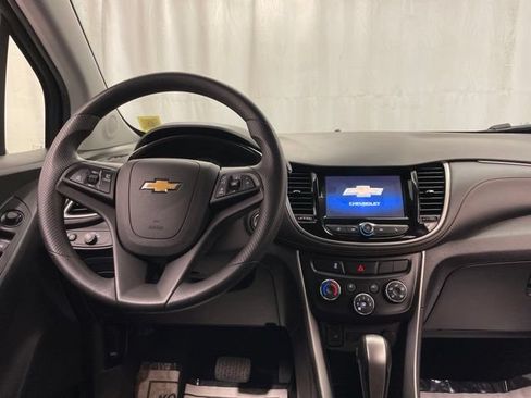 Used 2021 Chevrolet Trax LT FWD image 16