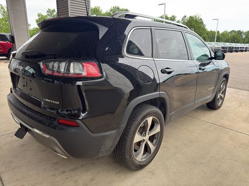 Used 2019 Jeep Cherokee Limited w/ Trailer Tow Group AWD/4WD image 3
