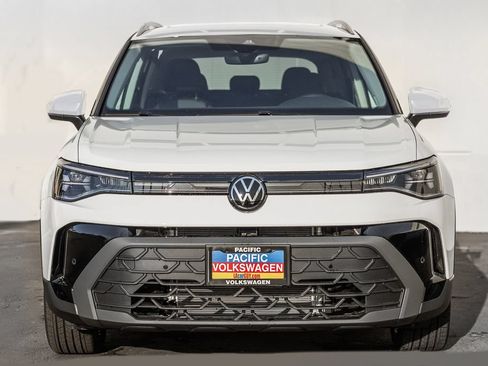 New 2026 Volkswagen Taos SE AWD/4WD image 2