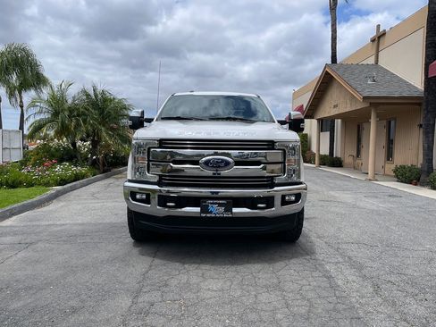 Used 2017 Ford F250 Lariat w/ Lariat Ultimate Package AWD/4WD image 2