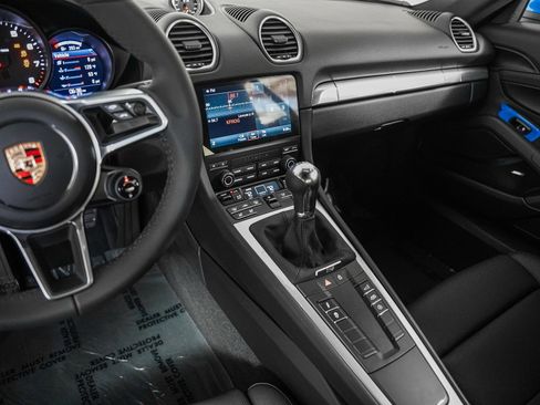 Used 2025 Porsche 718 Cayman image 16