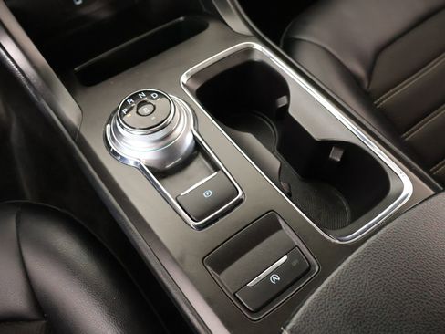 Used 2018 Ford Fusion SE w/ Equipment Group 201A FWD image 7