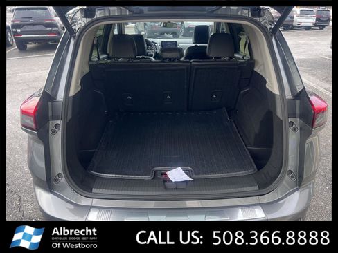 Used 2024 Nissan Rogue SV w/ SV Premium Package image 15