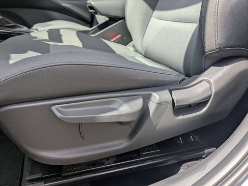 Used 2025 Kia Niro LX FWD image 14