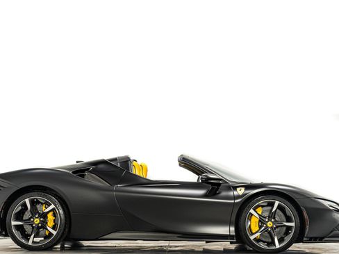 Used 2024 Ferrari SF90 Spider image 2