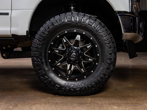 Used 2021 Ford F350 Lariat w/ Lariat Value Package AWD/4WD image 11