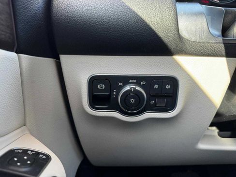 Used 2021 Mercedes-Benz GLB 250 image 21