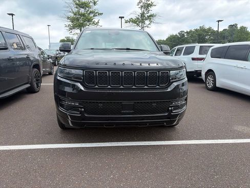 Certified 2024 Jeep Wagoneer L Series II AWD/4WD image 2