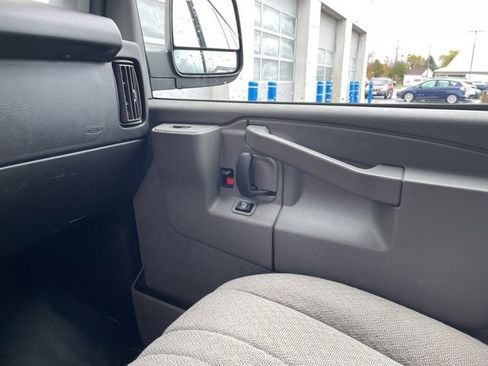 Used 2017 Chevrolet Express 2500 Work Van image 18