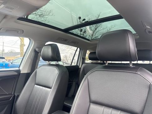 Certified 2024 Volkswagen Tiguan SE image 17