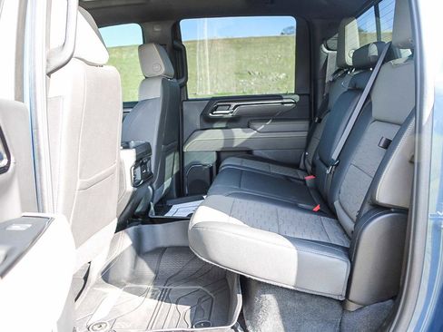 Used 2024 Chevrolet Silverado 2500 ZR2 w/ Technology Package image 18