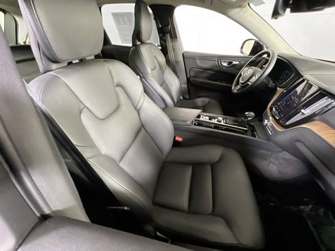 Used 2021 Volvo XC60 T5 Momentum w/ Premium Package image 28