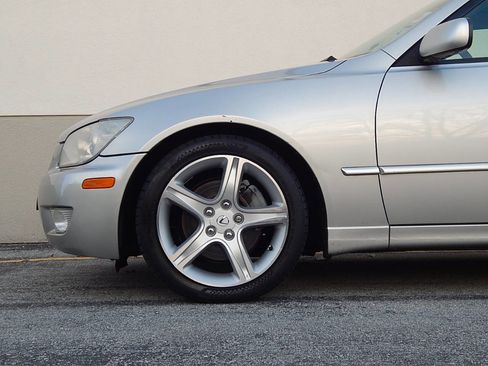 Used 2002 Lexus IS 300 image 10