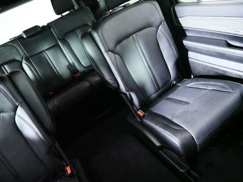 Used 2022 Jeep Wagoneer Series III w/ Premium Group I AWD/4WD image 14